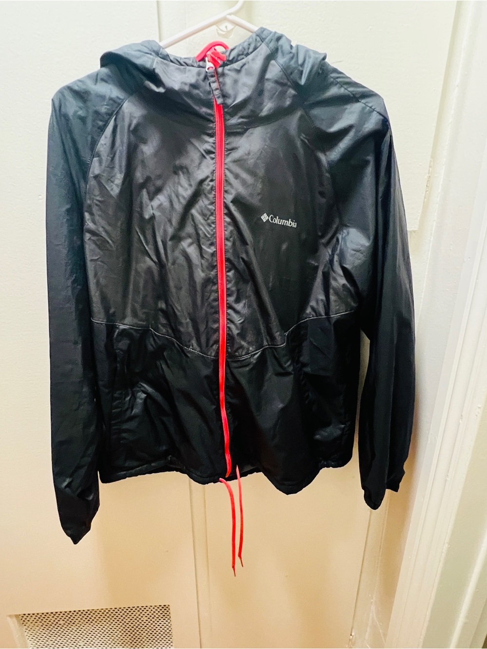 Columbia Black Hooded Rain Jacket with Hot pink zipper